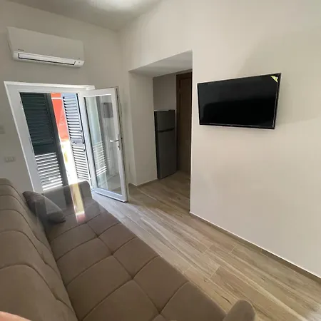 Roose Two-room Pt 97 With Private Courtyard Casa vacanze *
